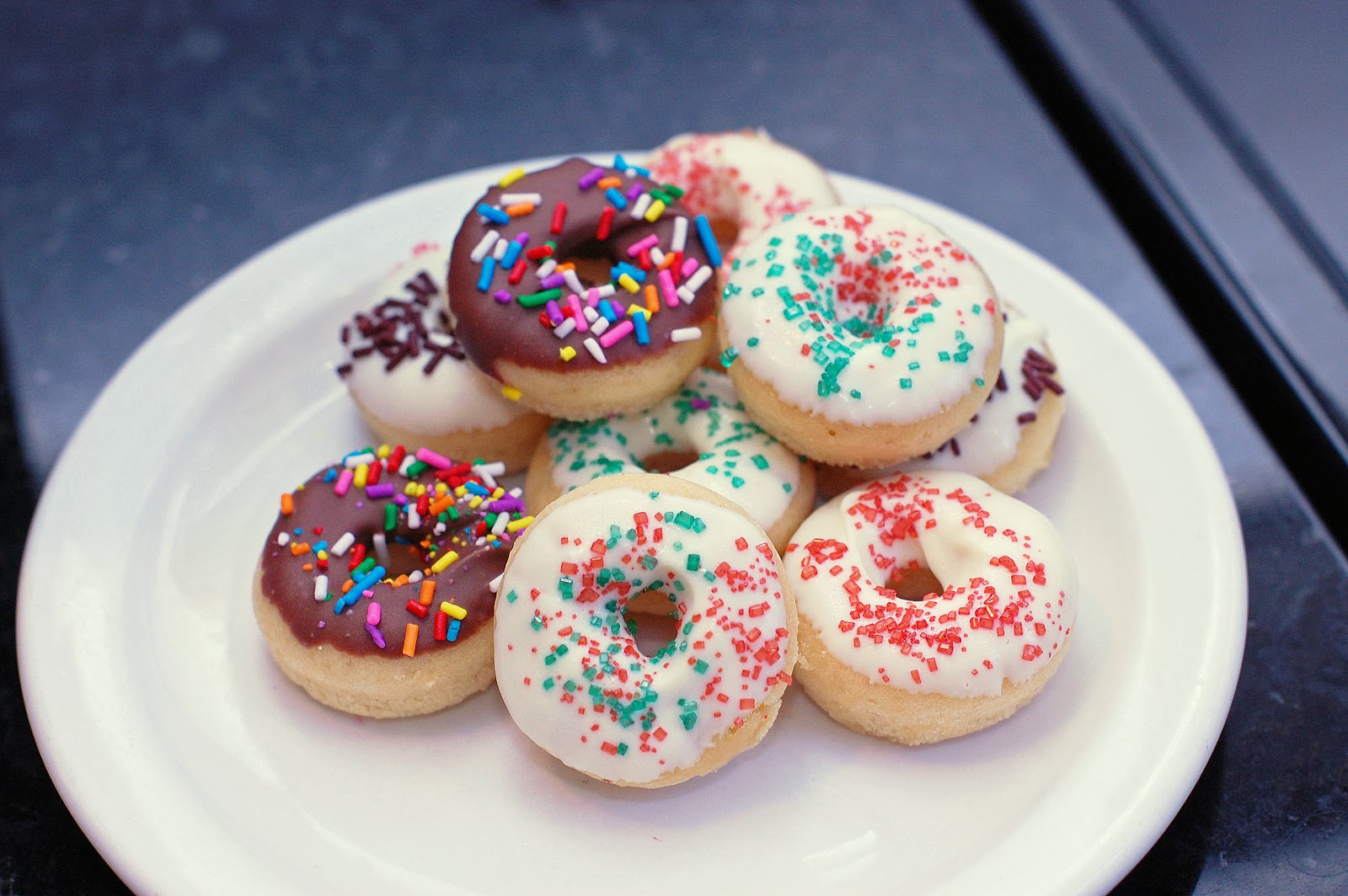 In Michelle&amp;#39;s Kitchen: Vanilla Christmas Mini Donuts