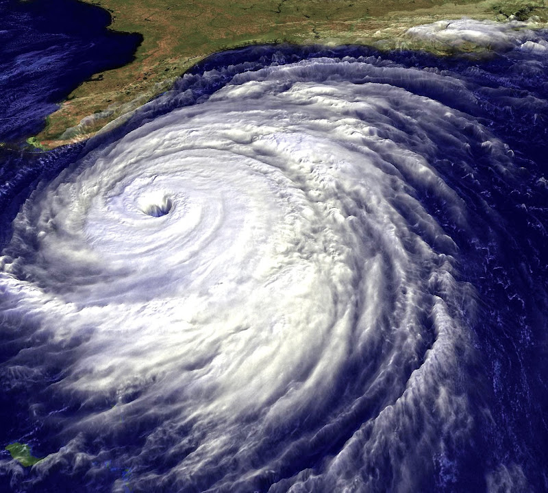 http://2.bp.blogspot.com/-6VX8Dj-9Q3Q/UfMQ2pX7kbI/AAAAAAAAOwo/HyeAx4wnIc4/s800/Hurricane_Floyd_1999-09-14.jpg
