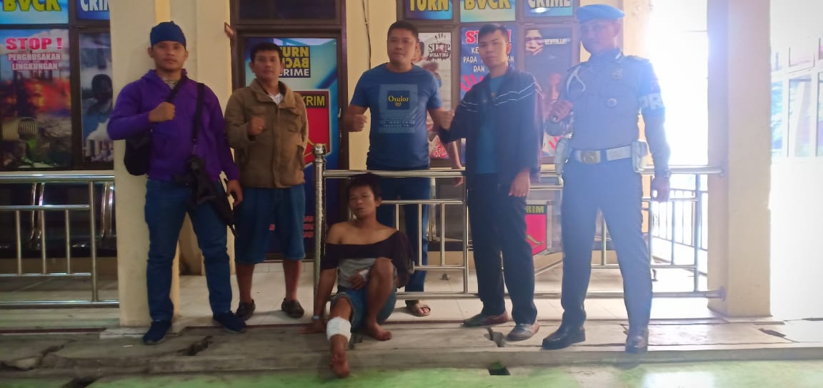 Tersangka Ahmad Bukhori alias Gagak saat diamankan Timsus Gurita Polres Tanjungbalai. Tersangka Ahmad Bukhori alias Gagak saat diamankan Timsus Gurita Polres Tanjungbalai.