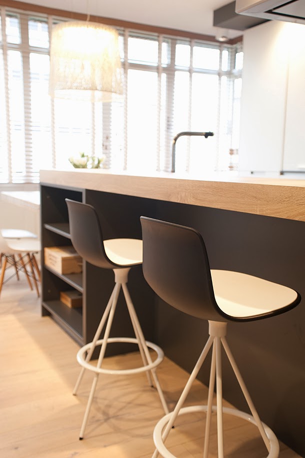 Marzua: Una cocina actual en tonos contemporáneos y madera de roble