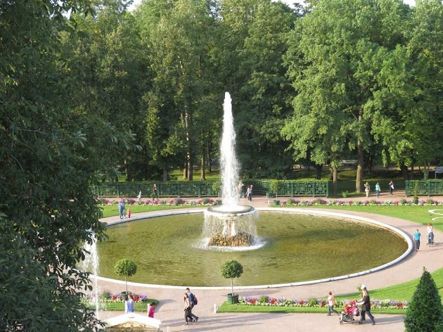 Fontes e Cascatas dos Jardins Palácio Peterhof  