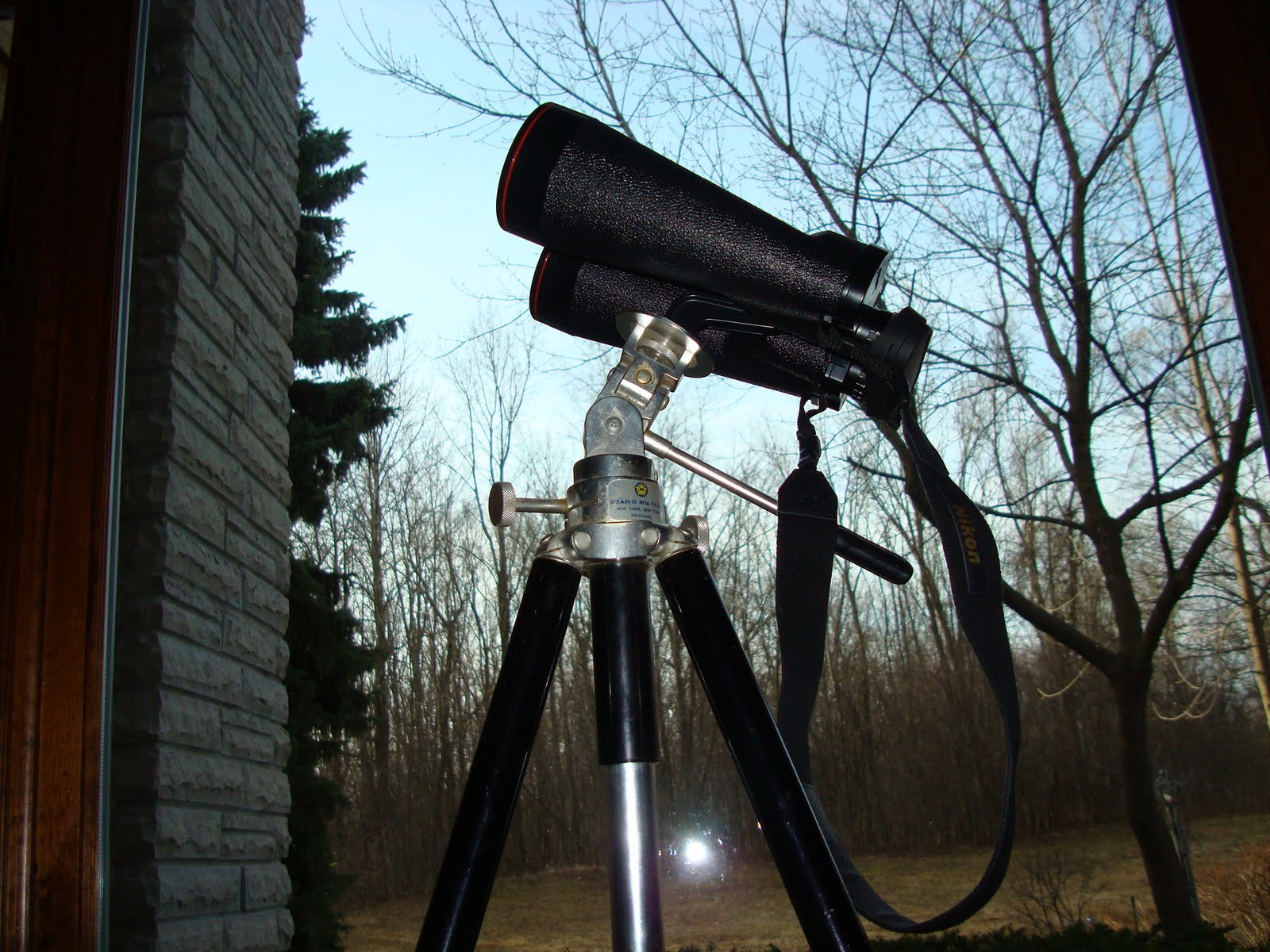 Binoculars, tripods, tripod adapters | Binoculars Blog