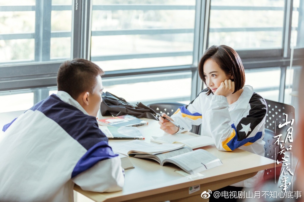 First stills of The Moon Doesn't Understand My Heart led by Victoria