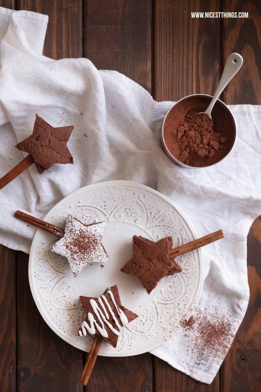 Brownie Sterne Rezept weihnachtliche Brownies am Zimtstangen Stiel #brownies #sterne #weihnachten #weihnachtsbäckerei #zimt #browniesterne