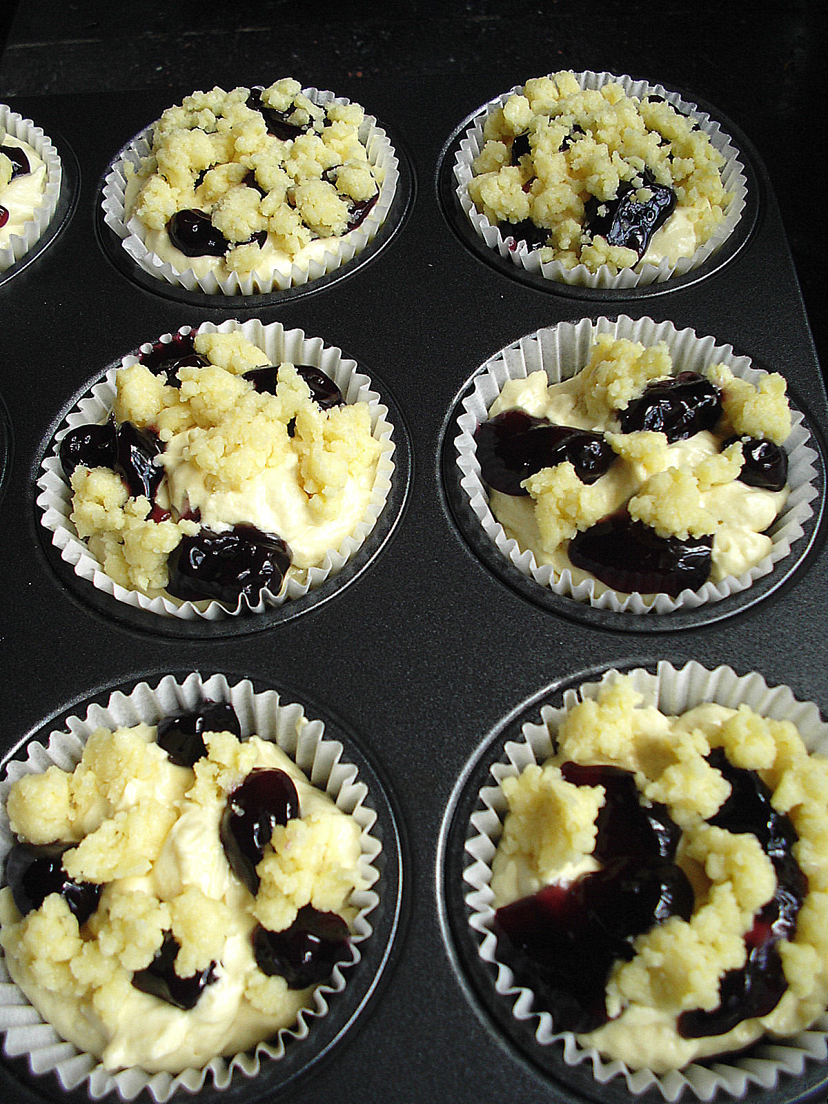 BLUEBERRY CRUMBLE CUPCAKE