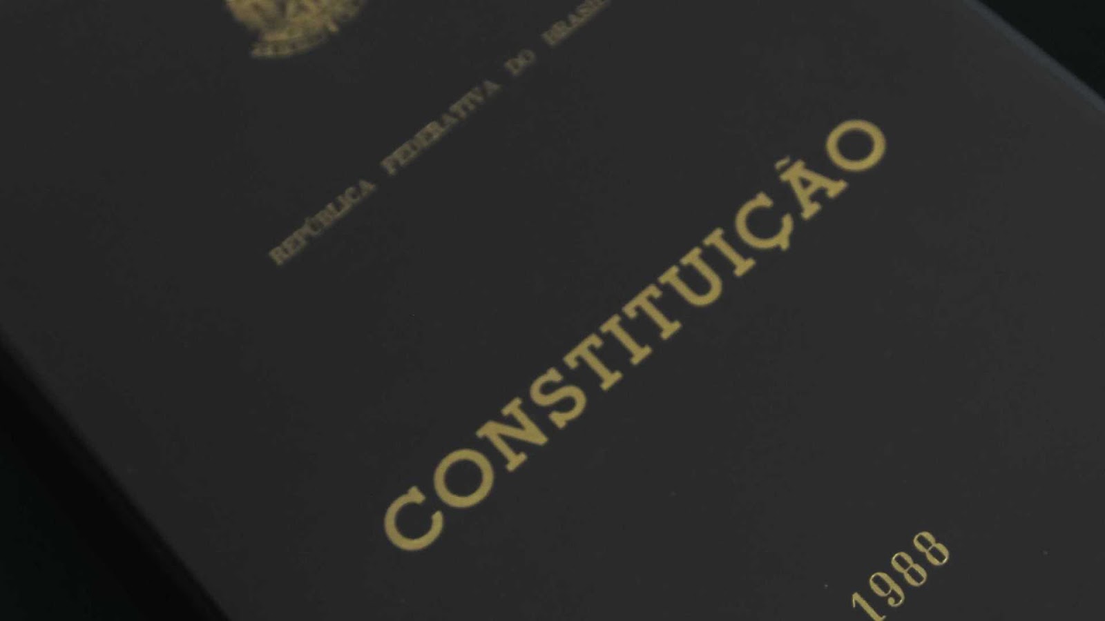 Bolsonaro e Haddad assinam termo de compromisso à Constituição