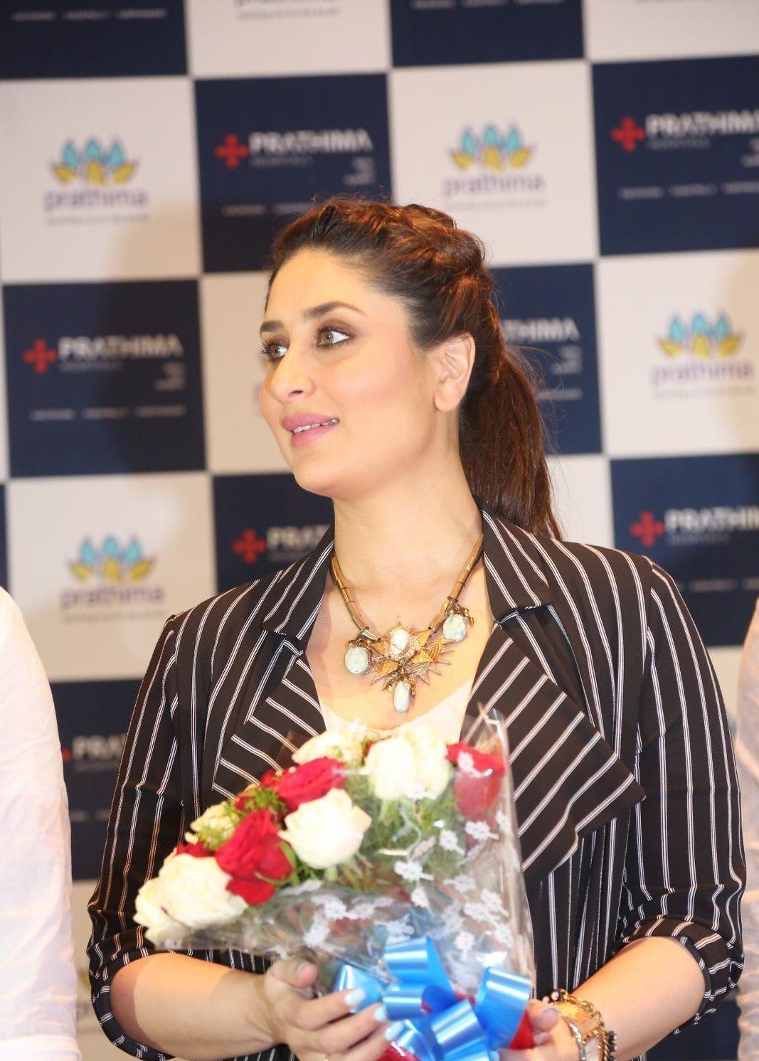 Kareena Kapoor Looks Hot At Prathima Hospital Opening Ceremony In Hyderabad