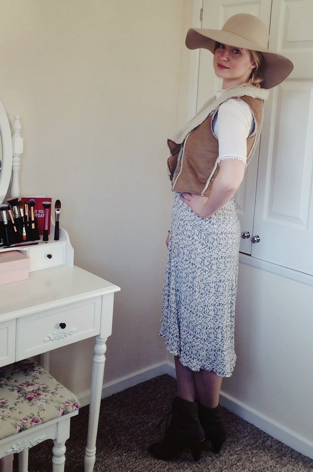 FashionFake, fashion bloggers, UK fashion blog, vintage floral dress 