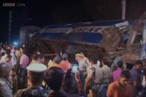 ΤΩΡΑ - Σύγκρουση τρένων με 12 νεκρούς