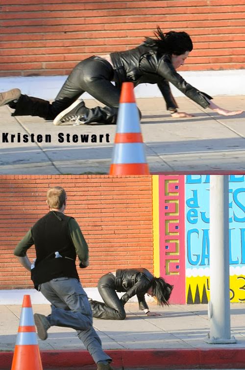 15 Pics Of Female Celebrities Falling Down - Ye Kya Chutiyapa Hai