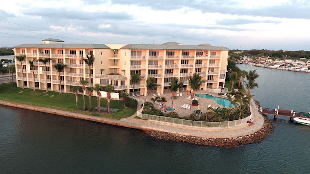 Located on beautiful Boca Ciega Bay in St. Petersburg, Florida, this 81 unit waterfront condominium rental resort has a large heated pool and jacuzzi.