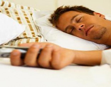 حذاري ثم حذاري لا تترك الموبايل بجوارك فى غرفه نومك