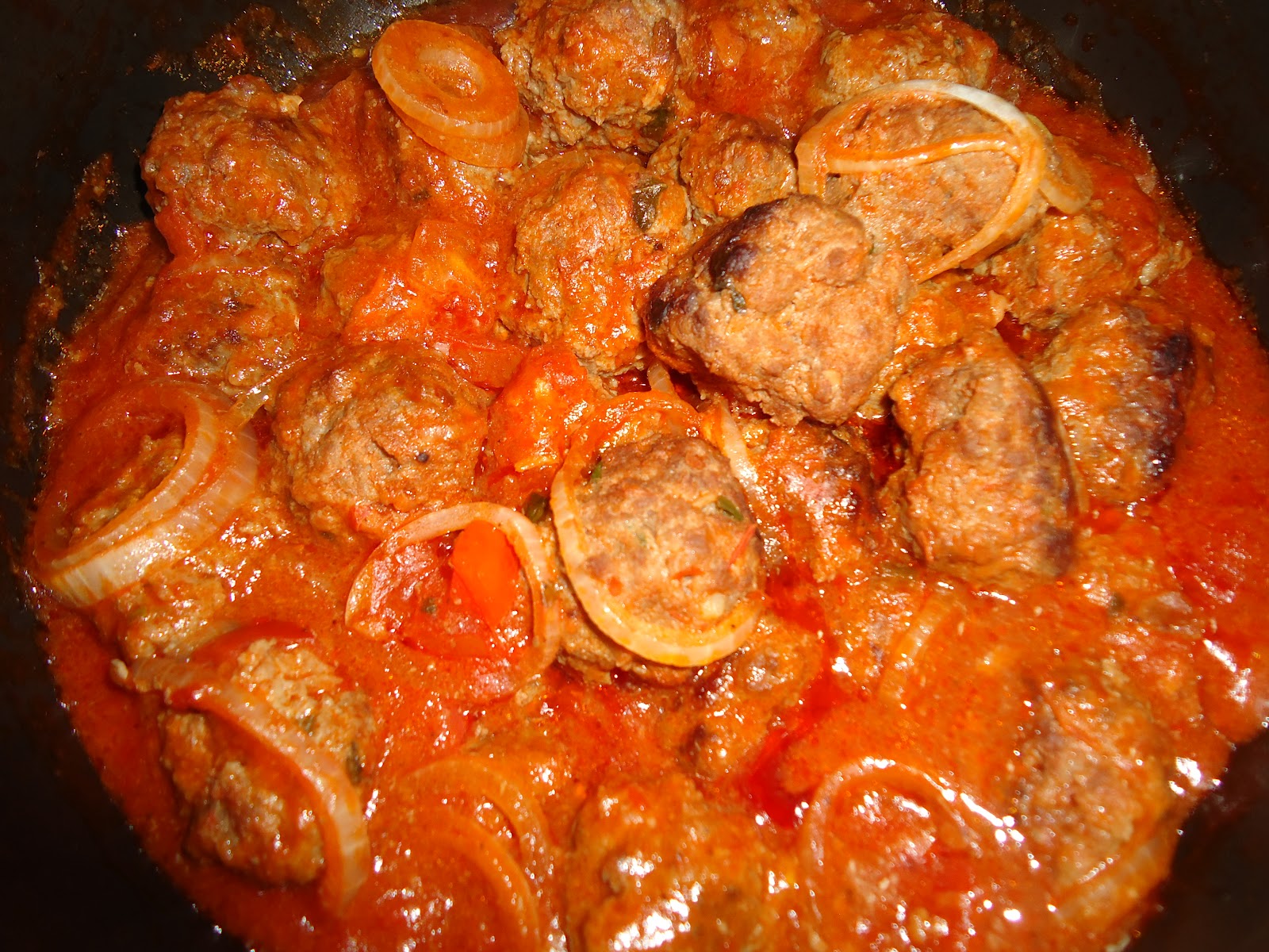 Na Casinha da Paty...: Almondegas de Carne ao Molho de Tomates