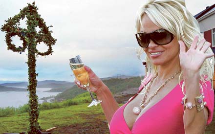https://2.bp.blogspot.com/-6_VzzUEzBuc/TgMIoT1cjyI/AAAAAAAAA2E/DztG61YFMqE/s1600/Midsommar+2011.jpg