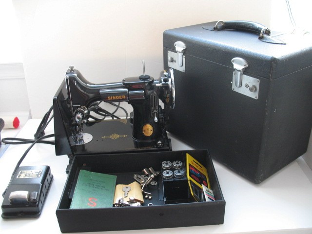 Cleaning and Repairing a Vinyl Singer Sewing Machine Case 