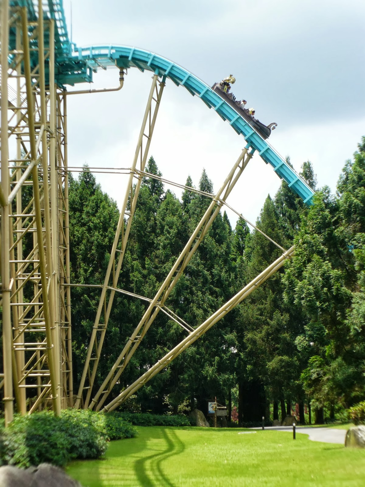 Chaos and Kanji: Culture and Coasters: Formosan Aboriginal Cultural Village