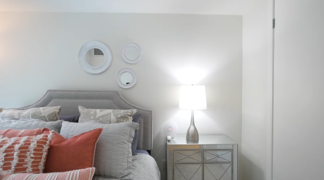 11 Interior Design Photos vs. 219 Fort York Blvd #521, Toronto Condo Tour