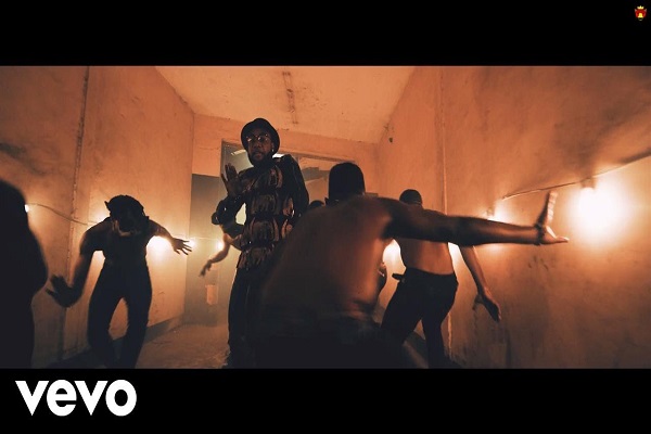 Kcee ft. Phyno – Dance (Official Video)