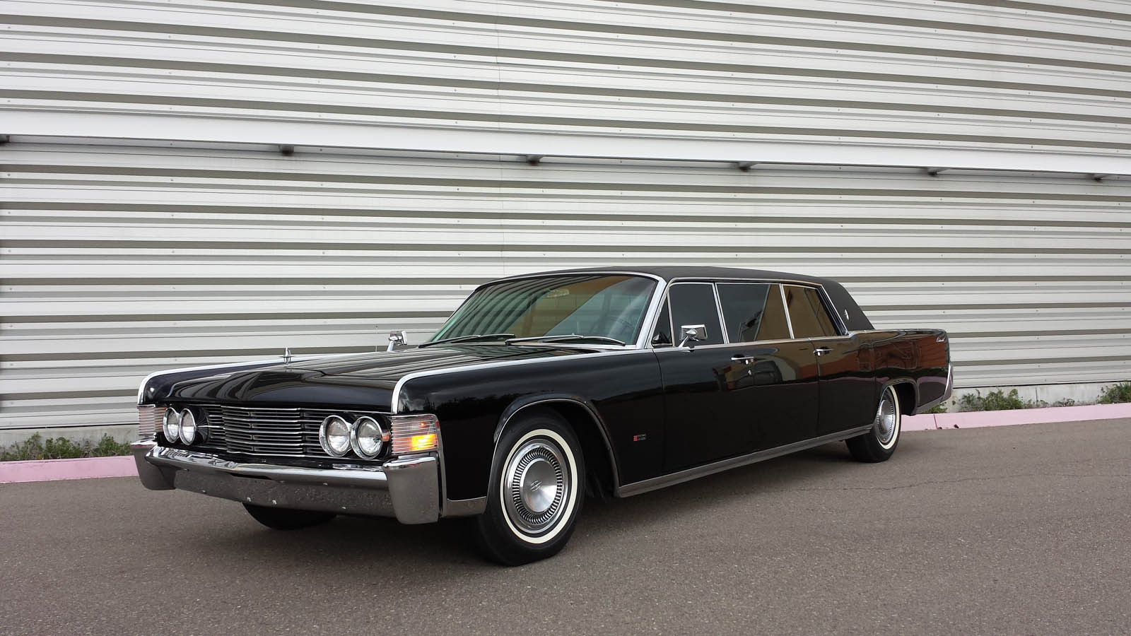 1965-lincoln-continental-limo-mcqueen-19.jpg