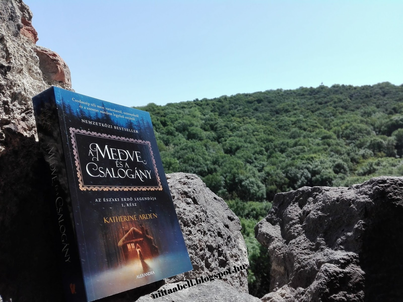 Niitaabell Vilaga Katherine Arden A Medve Es A Csalogany