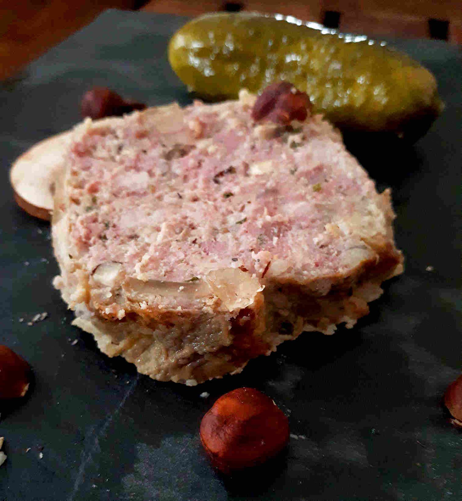 Terrine de veau aux noisettes et aux champignons