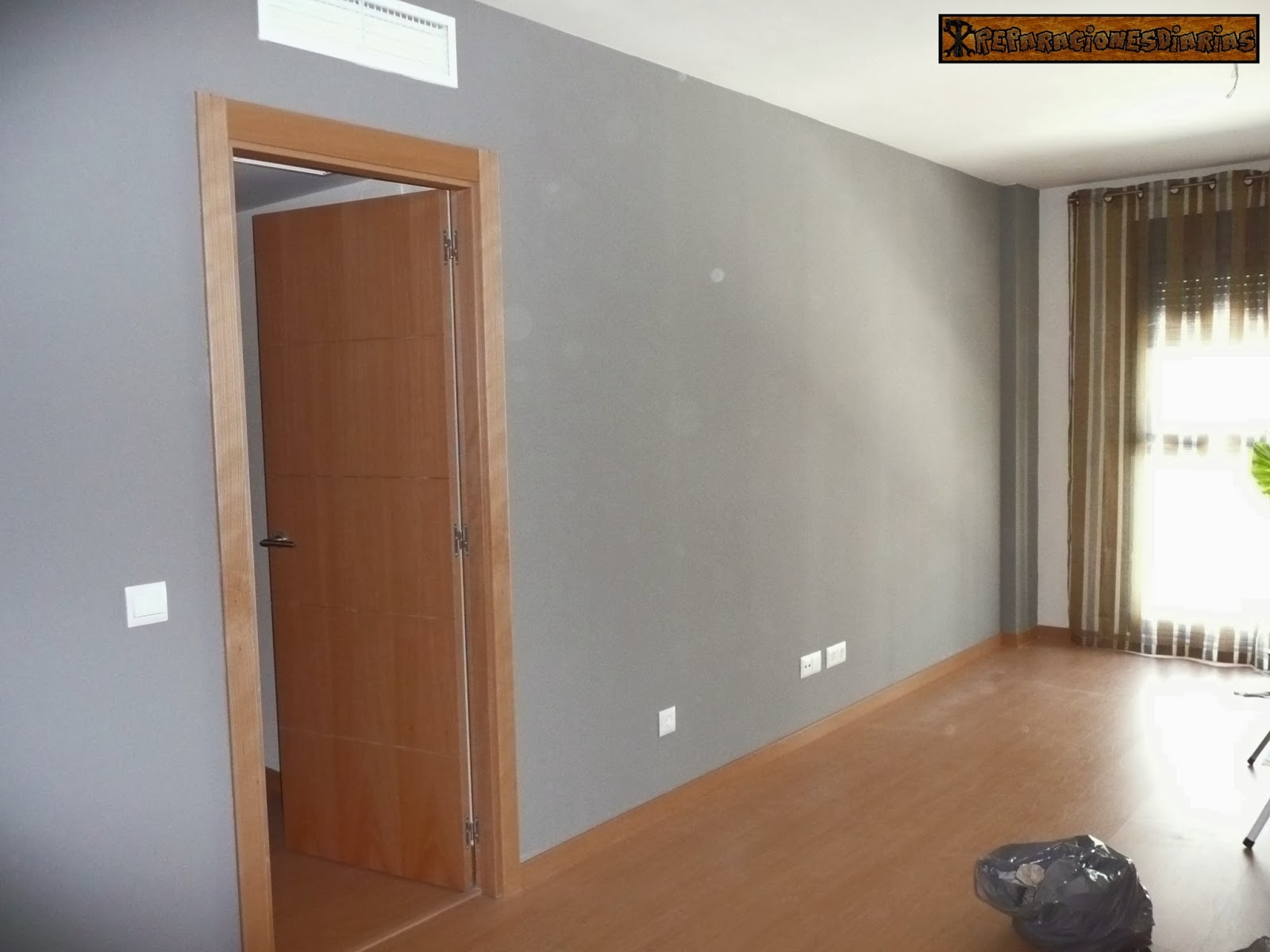 Reparacionesdiarias: PINTAR EL SALON A DOS COLORES: