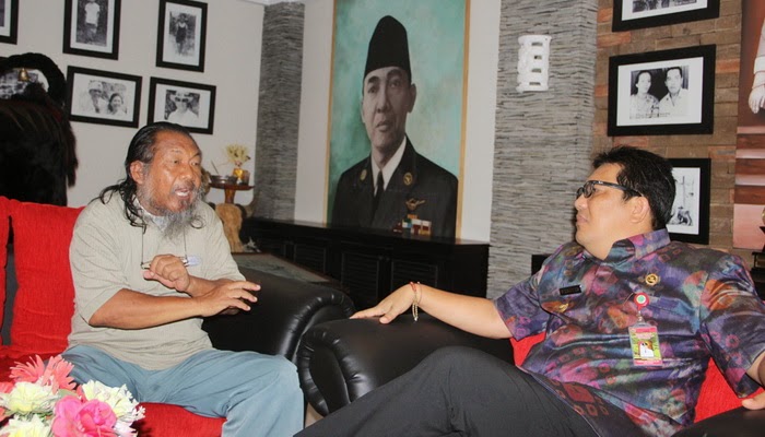 Penyair Dunia Pentas di Persawahan Bali