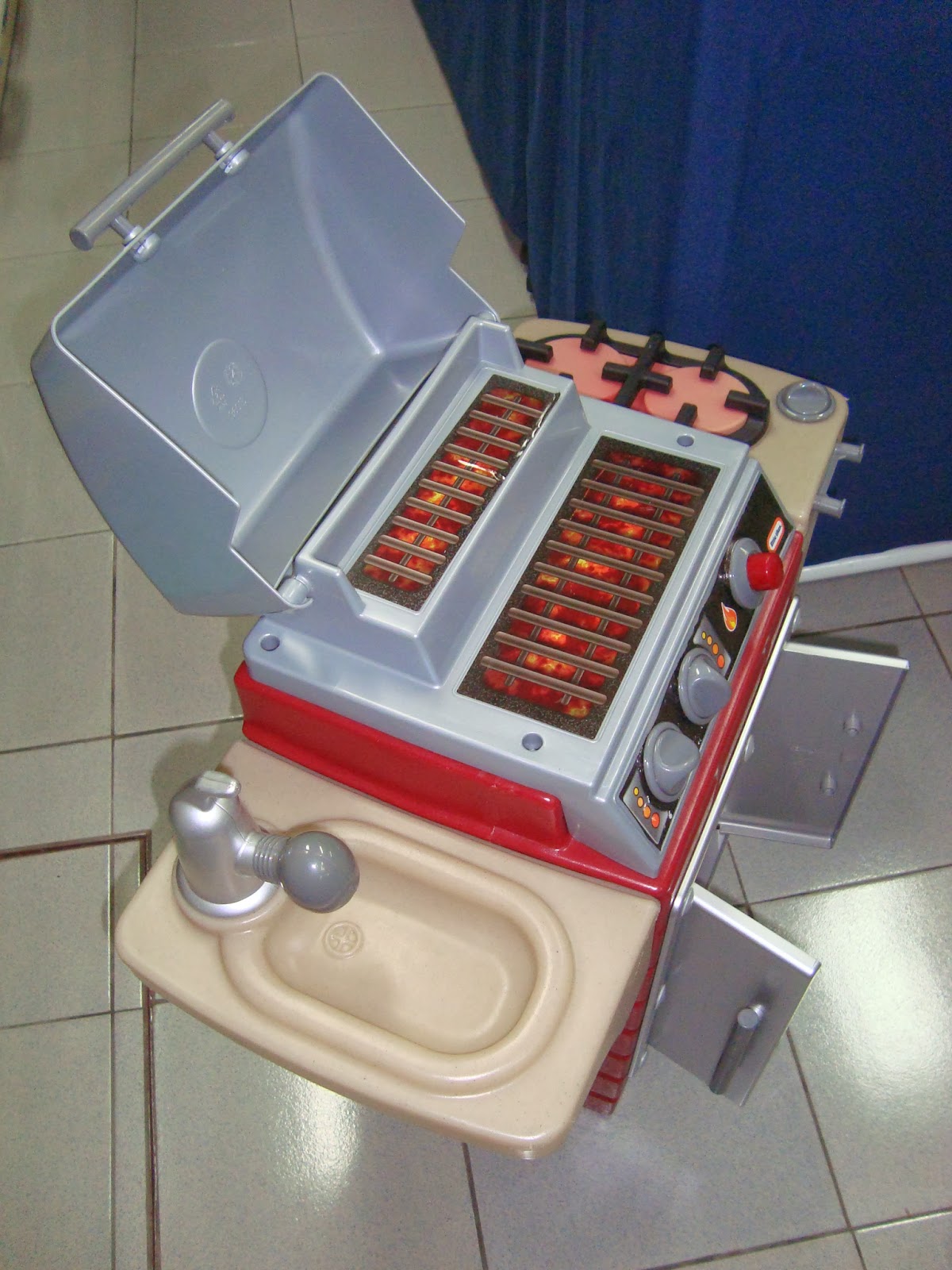 Preloved ToysWorld TheTotToys Little Tikes Get Out n Grill Kitchen