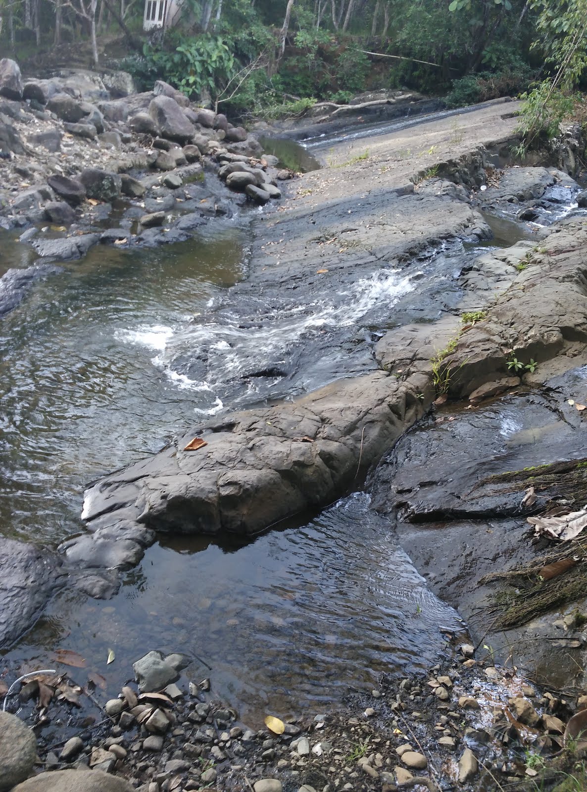 Belajar IT: AIR TERJUN TUMPANG DUA (SEBLIMBINGAN) DAN PANTAI DI
