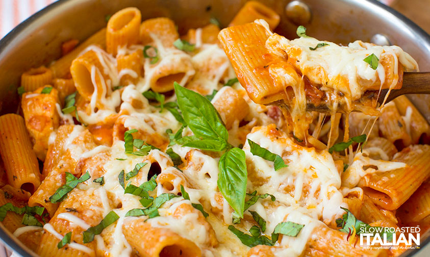Italian Food OnePot Chicken Parmesan Pasta (With Video)