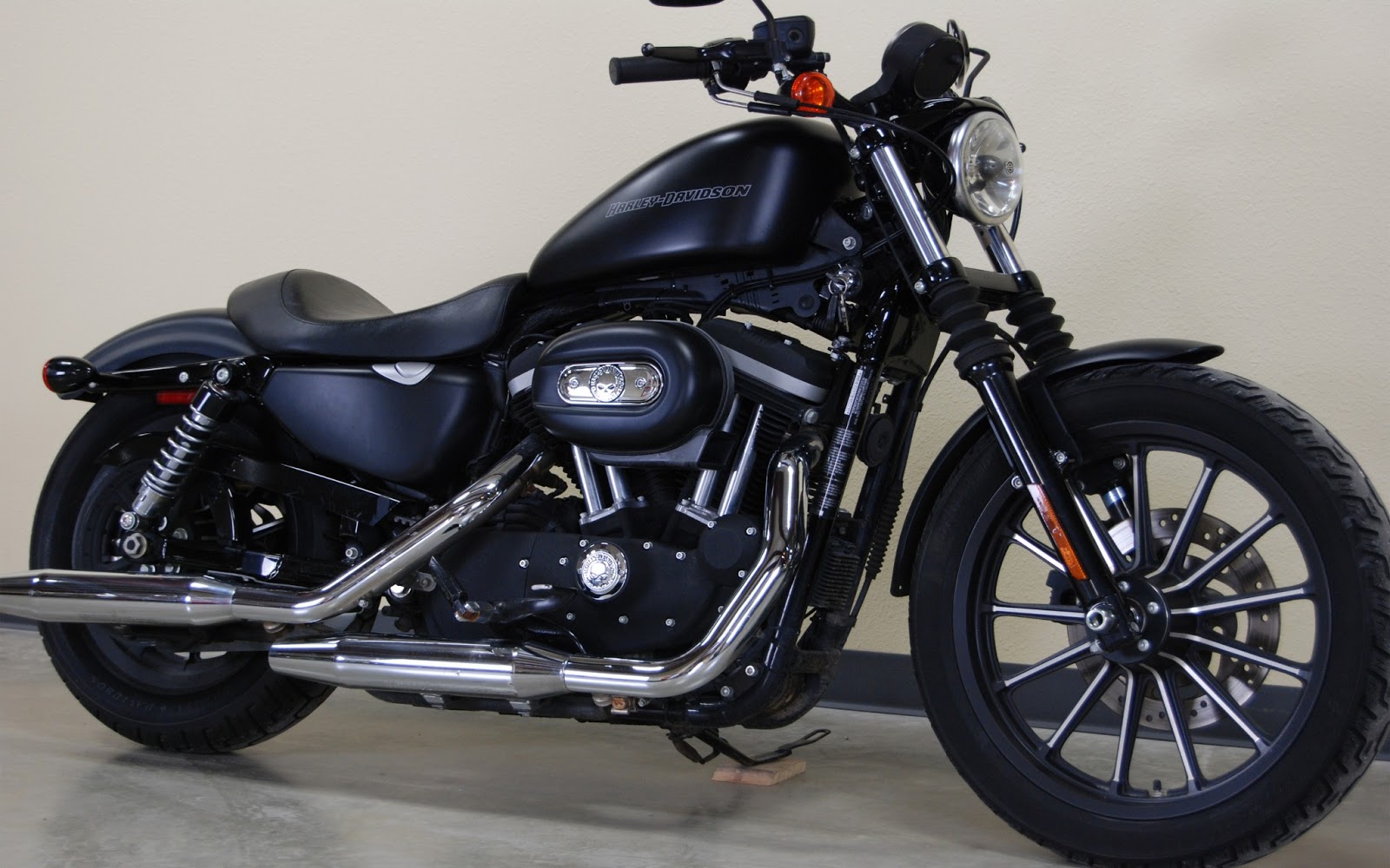 Harley Davidson HD Wallpapers - Iron 883
