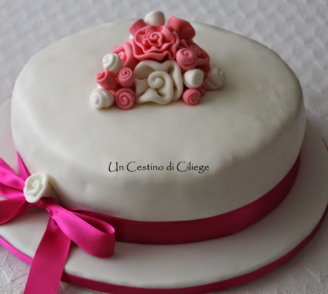 torta con rose a nastro!