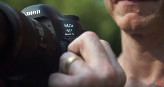 Canon EOS 5D Mark IV DSLR