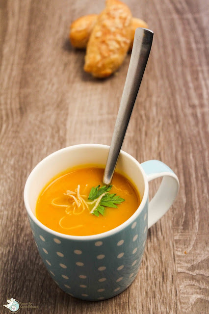 Suppe aus Kürbis mit Curry