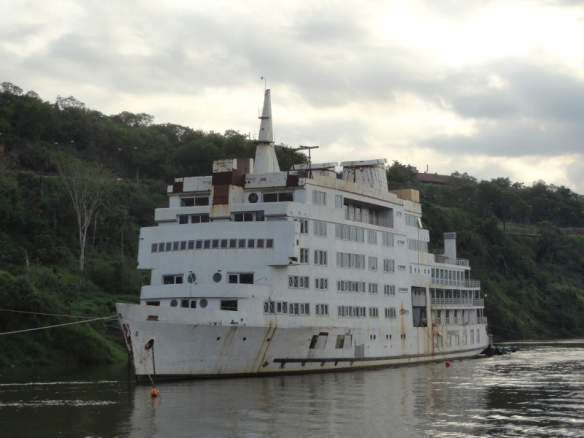 La historia del Mihanovich, el buque varado en Puerto Iguazu.