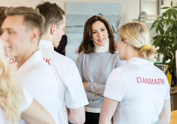 Crown Princess Mary visited national team's swimmers who will compete in 2017 Course Swimming Championships