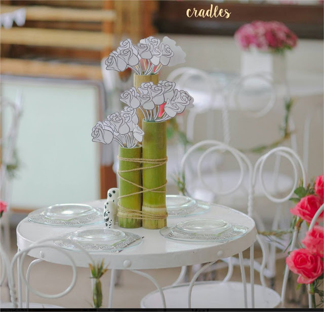 Flores de papel para decorar mesa de festa - blog Achados de Decoração