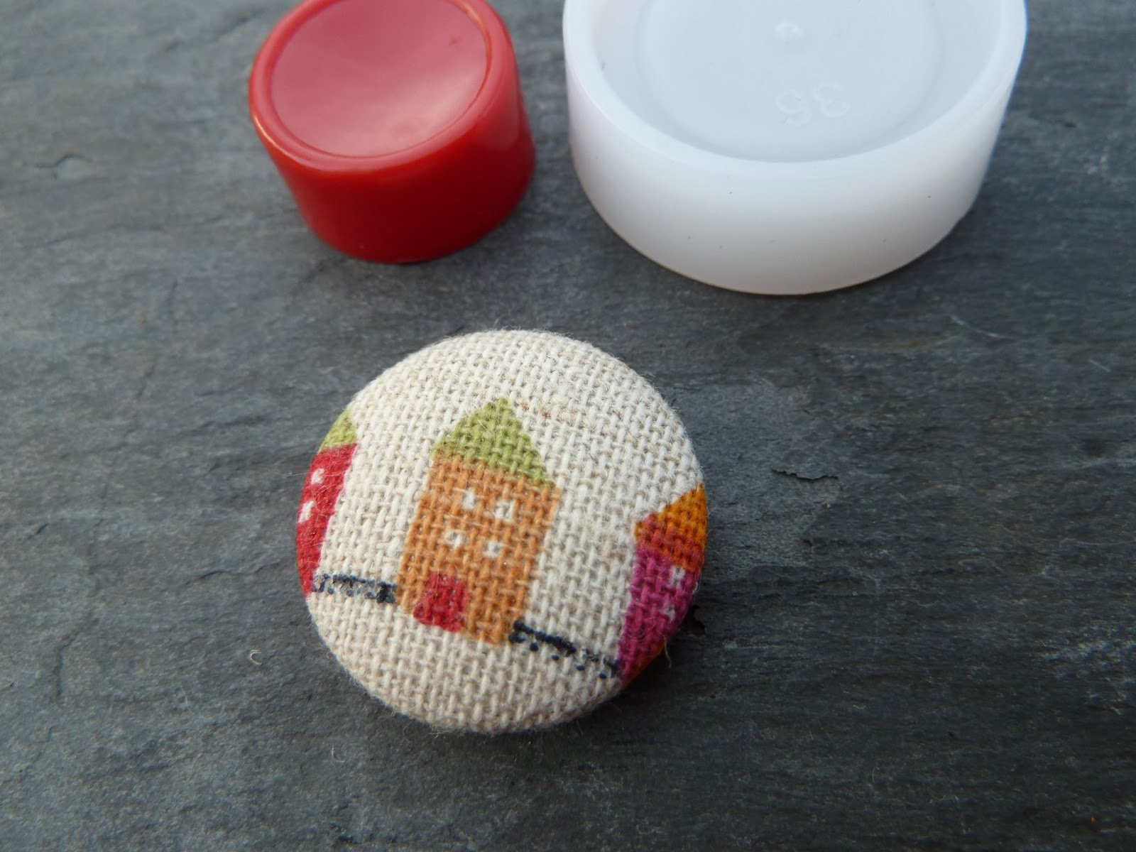 Jasmin Studio Crafts Make Your Own Buttons!