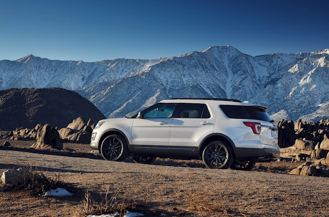 Explorer 2017 Ford Explorer XLT Sport white