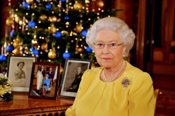Queen Elizabeth looks back on jubilee year and birth of Prince George, and calls on nation to take time to reflect