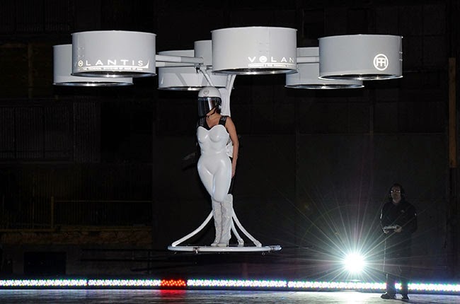 Lady Gaga en la presentación de Volantis