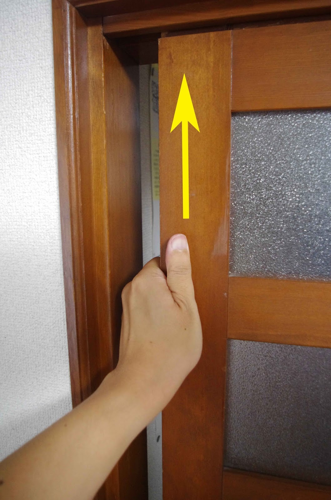 引き戸の引っ掛りを5分で改善！敷居すべりを貼り替えたらスムーズに開閉