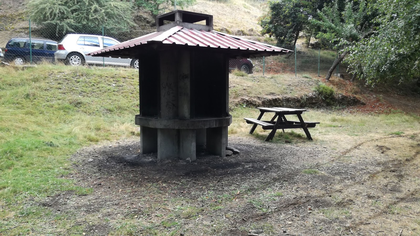 Assadores e mesas de merendas Assadores e mesas de merendas