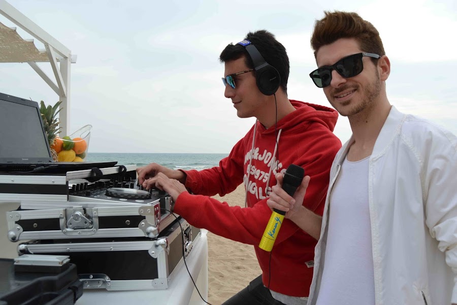 "Xavier Lollipop Deejay y Kenan Gaona"