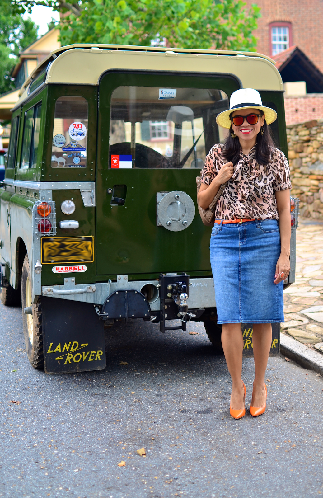 denim pencil skirt outfit