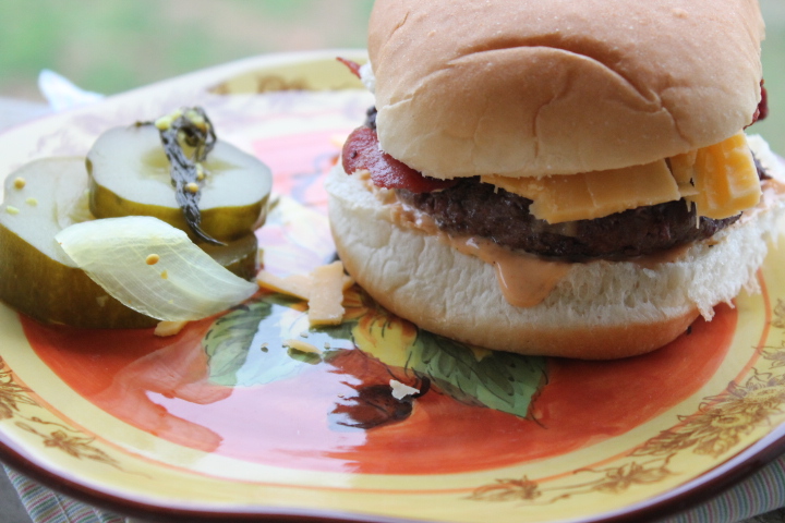 Mom's Frugal: Bacon Cheddar Burgers