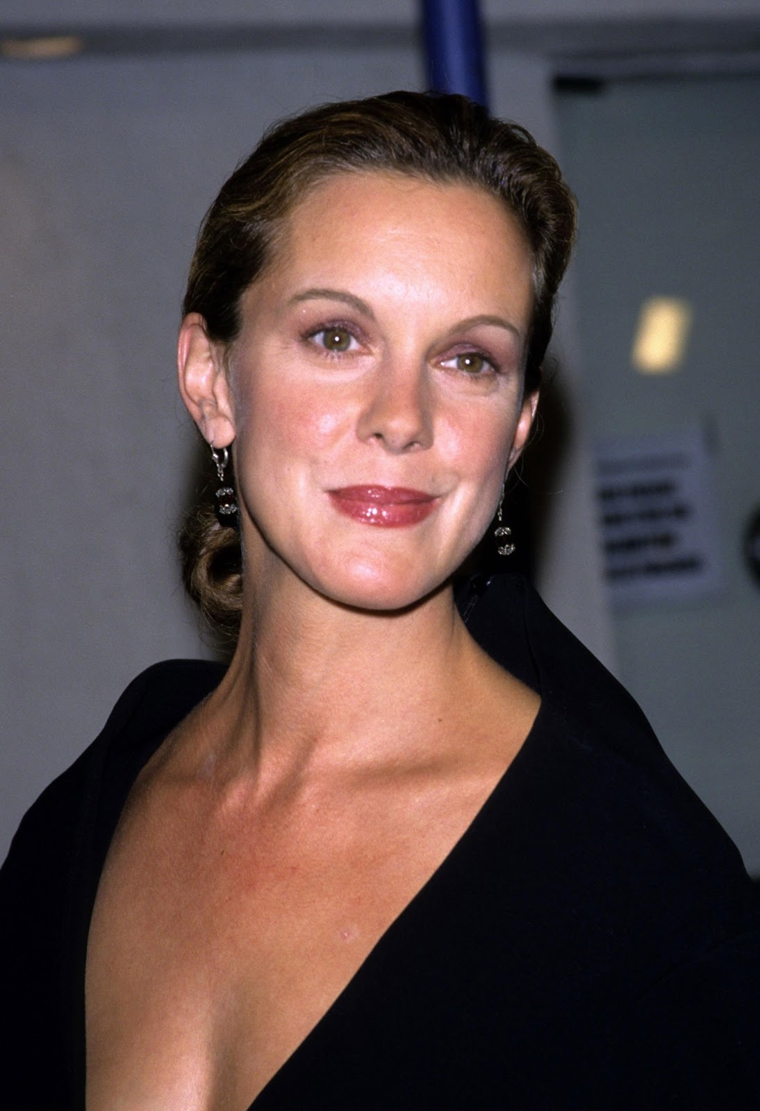elizabeth-perkins-photos-tv-series-posters-and-cast