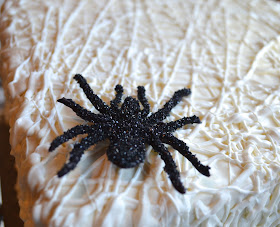 halloween-cake-surprise-inside-cake-spider-web