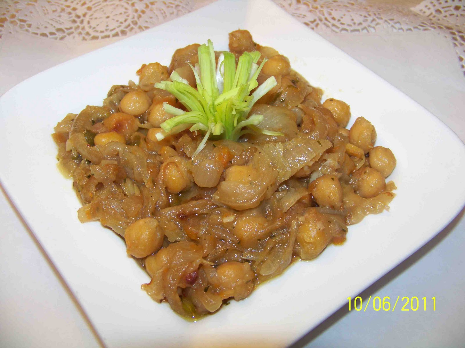 Culinaria y otras cosas Garbanzos pochados con cebolla