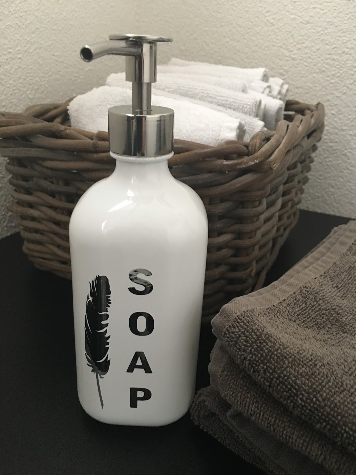 Frau Root: Seifenspender